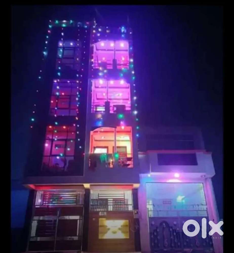1Room for Girls+1Bathroom+7feet Balcony+Wifi