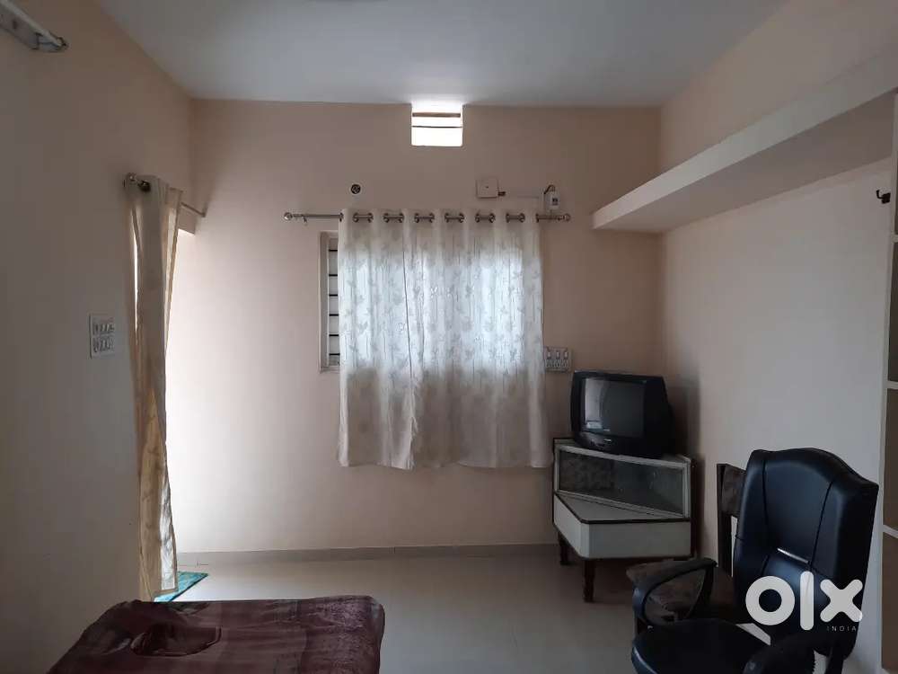 1 room. Kitchen tenement available on rent in vasna road.