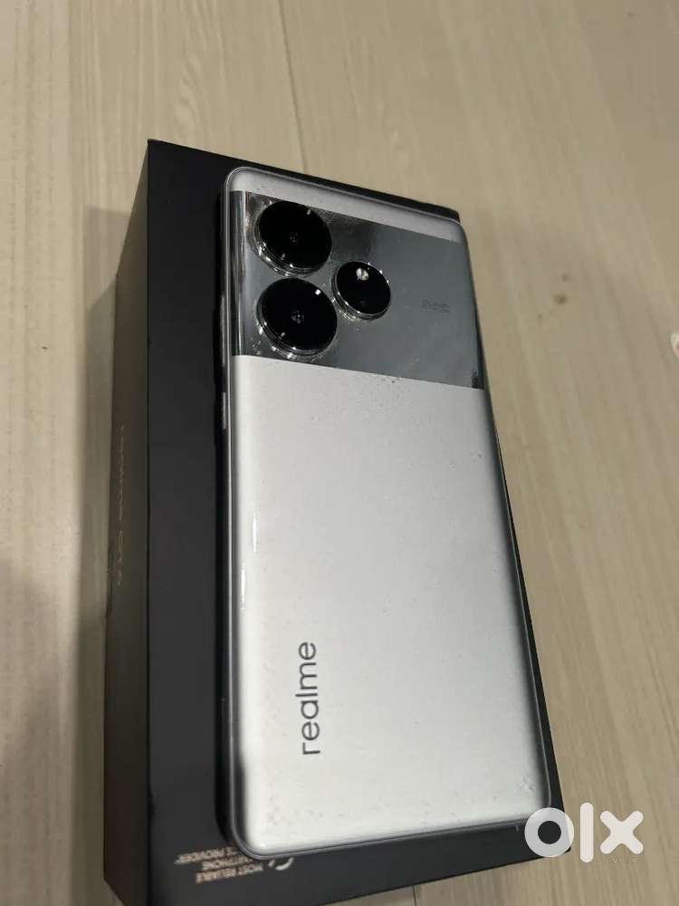Realme GT6 Silver, Flagship phone