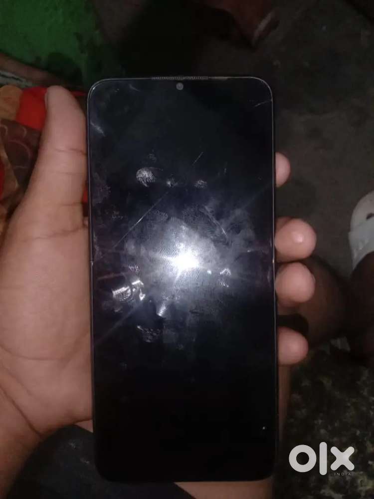 Oppo a38 no problem good condition charger bhi h sath me