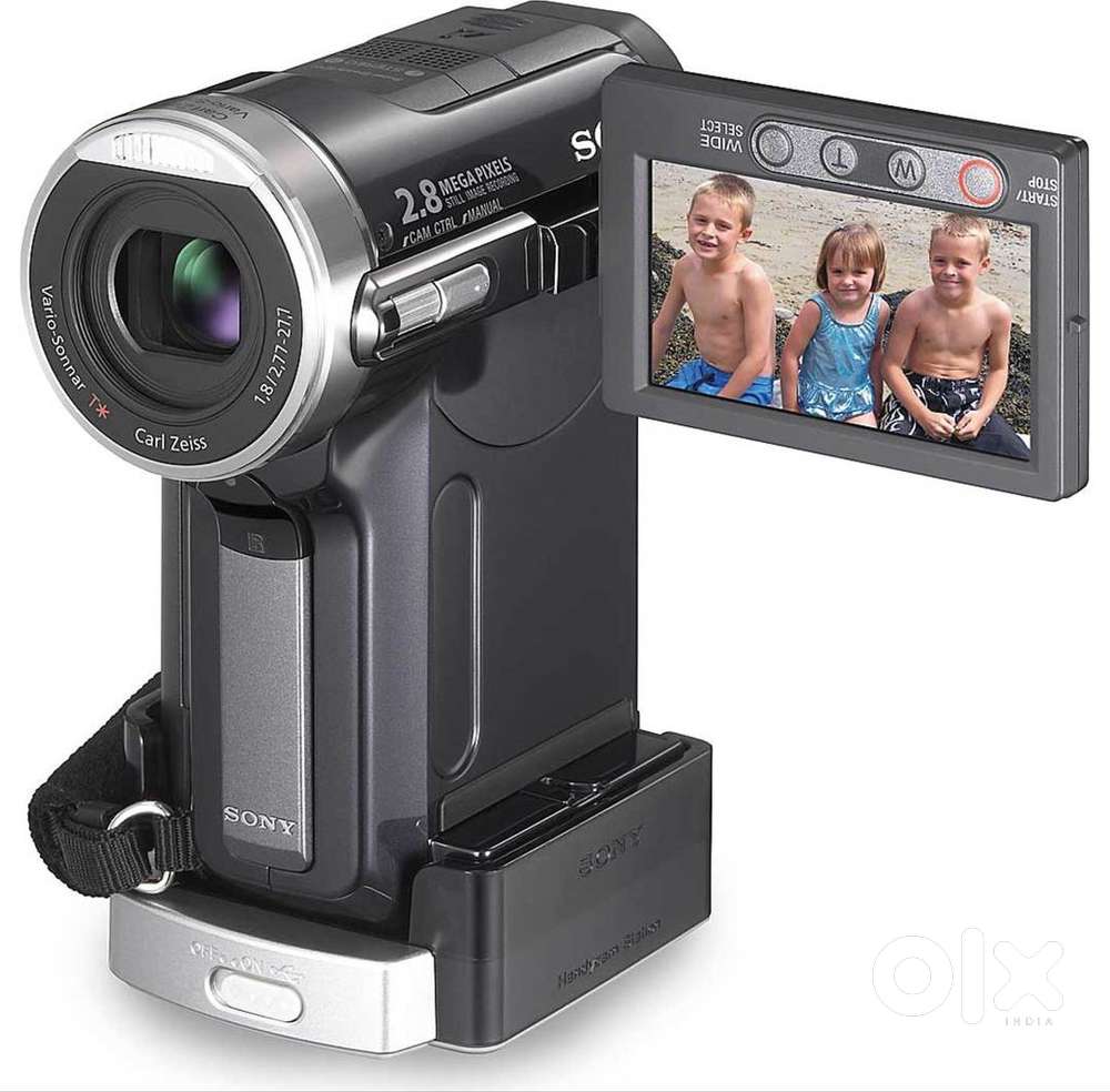 SONY DCR-PC1000E PAL 3 CCD Mini DV Camcorder