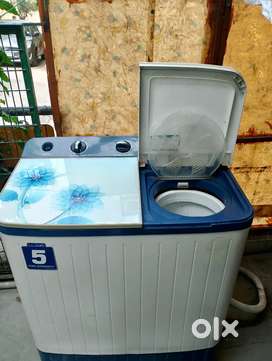 LLOYD WASHING MACHINE