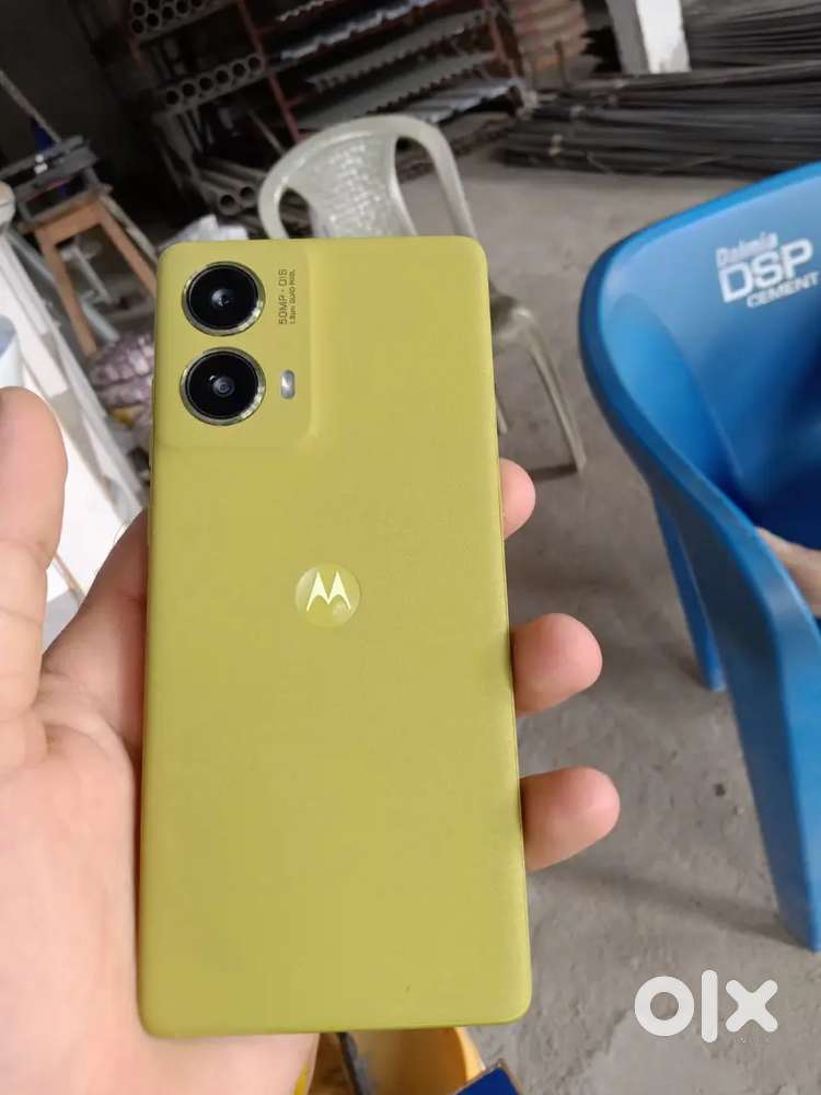 12gb/256gb.  Go to condition phone 9 month chala huaa hai