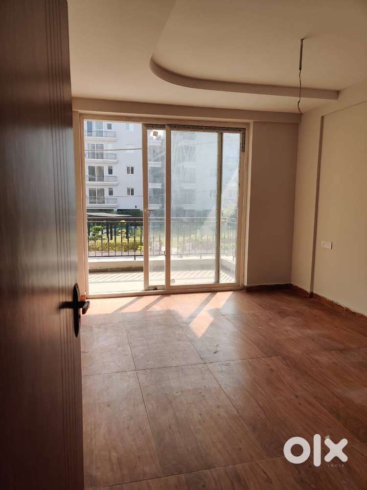 Park Facing 2 BHK Luxury Flat Ready to Move