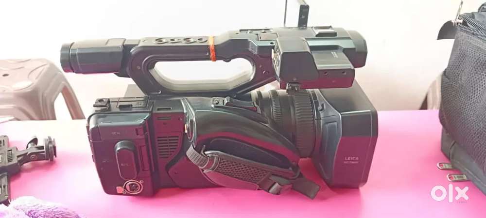 Panasonic 4K UX 90