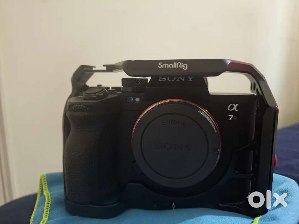 Sony a7r5 body only for sale with warrant bill box
