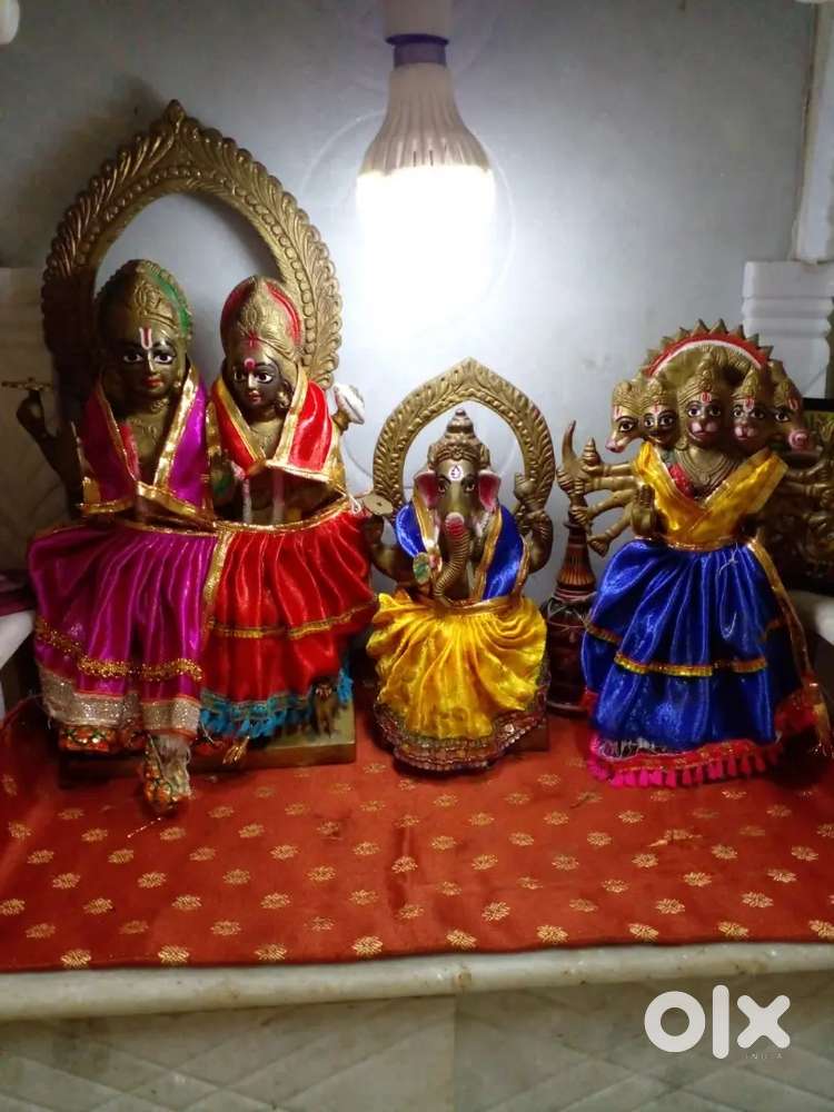 Urgent sale Marble Thorne & brass Metal Goddes