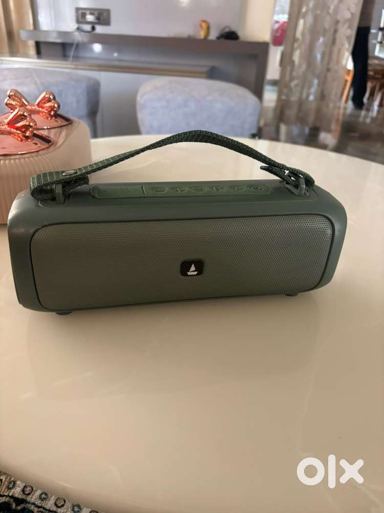 Boat Bluetooth speaker stone 580 new condition recently purchased