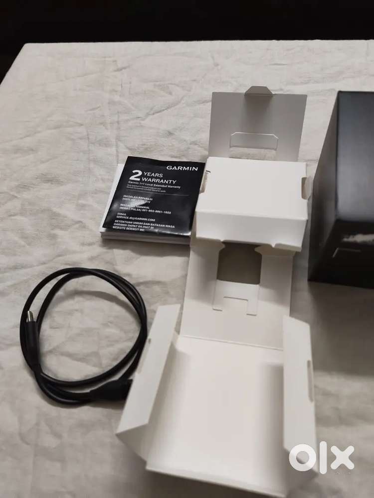 Garmin forerunner 165 (Non Music) with 2 years International waranty
