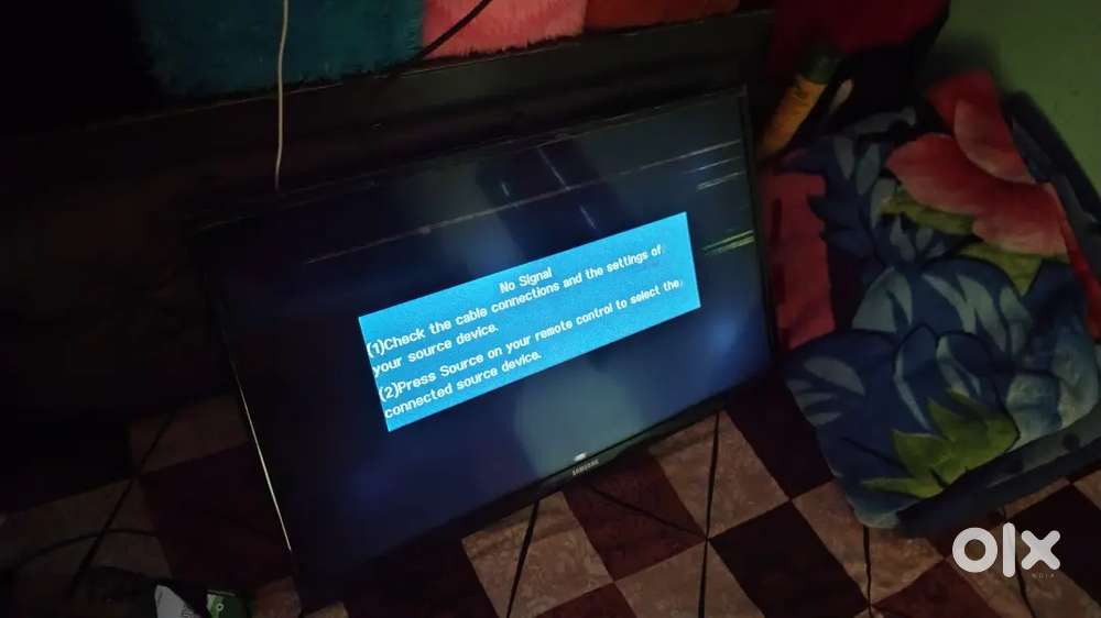 10 year old Samsung tv 32 inch minor line on display