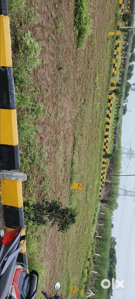 यह विशिष्ट विकास एक हरे-भरे, शांत वातावरण और उचित गेटेड कम्युनिटी हैं।