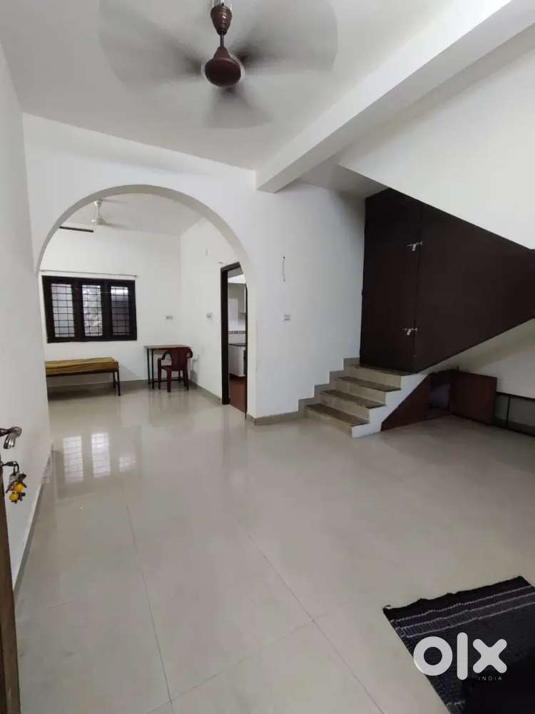 Rental one bhk floor for 4 bachelors with cots beds near Vyttila