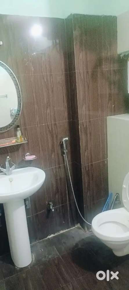 2 Room available in pre occupied 3 BHK flat