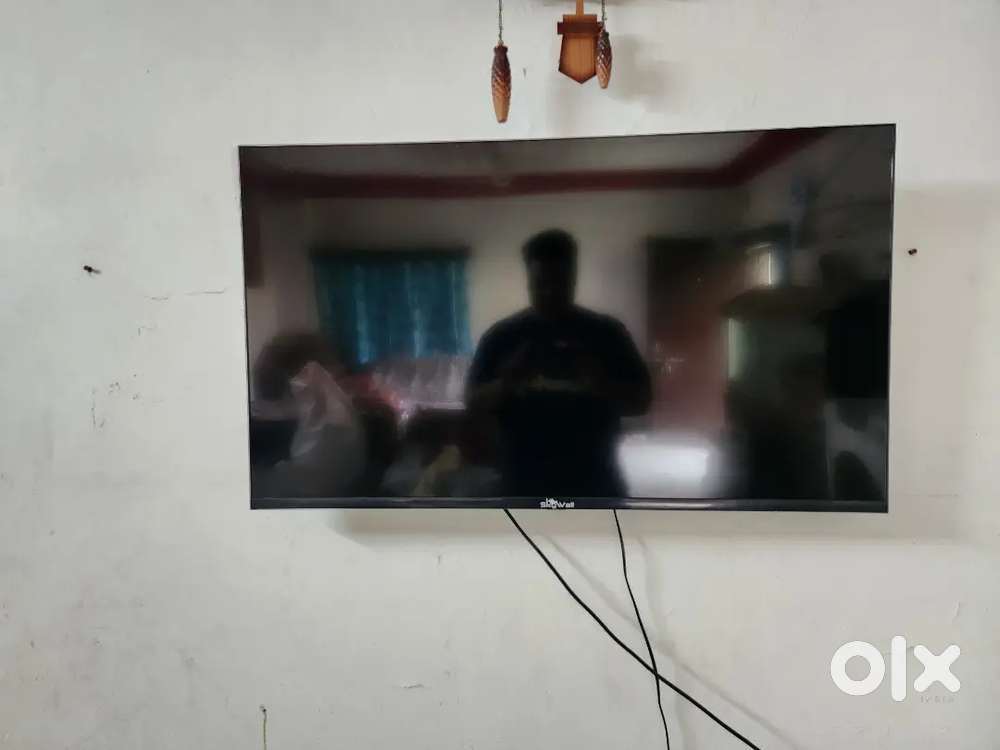 Skywall 43 inches full HD LED smart tv brand new