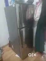 Freeg bahot acchi hy magar baraf nahi jam raha hy