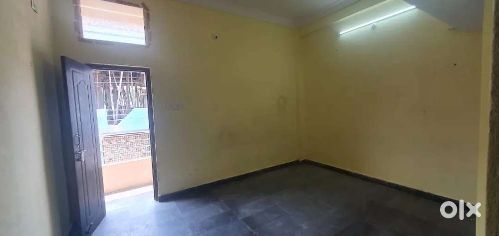 1bhk, well ventilated, 24/7 water facility, masjid is also near.