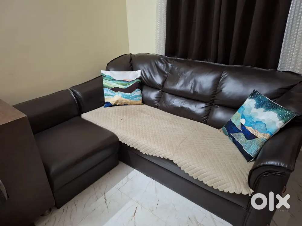 4 seater sofa 1 with 1 center table