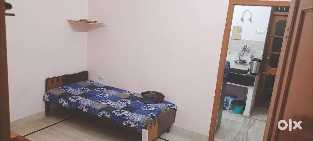 First floor 1 bhk only working 2 boys