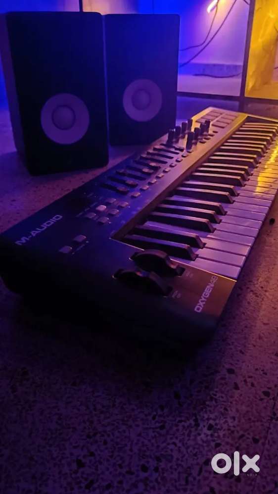 Yamaha hs5 studio monitor & oxygen 49 keys