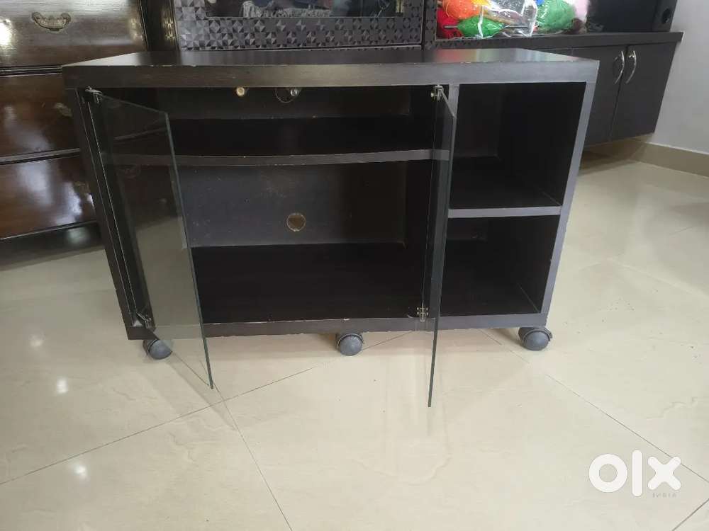 Movable TV Unit in very good condition for sale