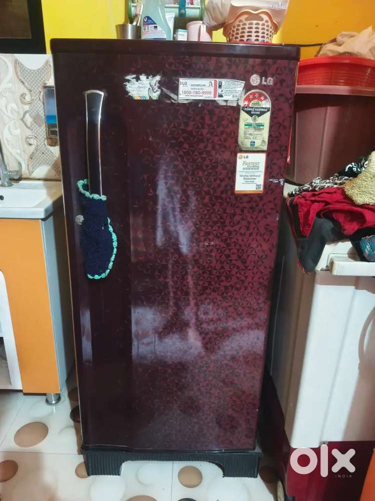 Single door refrigerator in excellent condition.