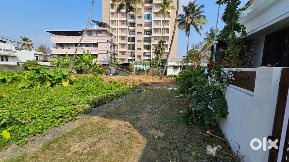 4 /8.25  Cent  at SRM -Karshaka Road. Opposite Lourdes Hospital