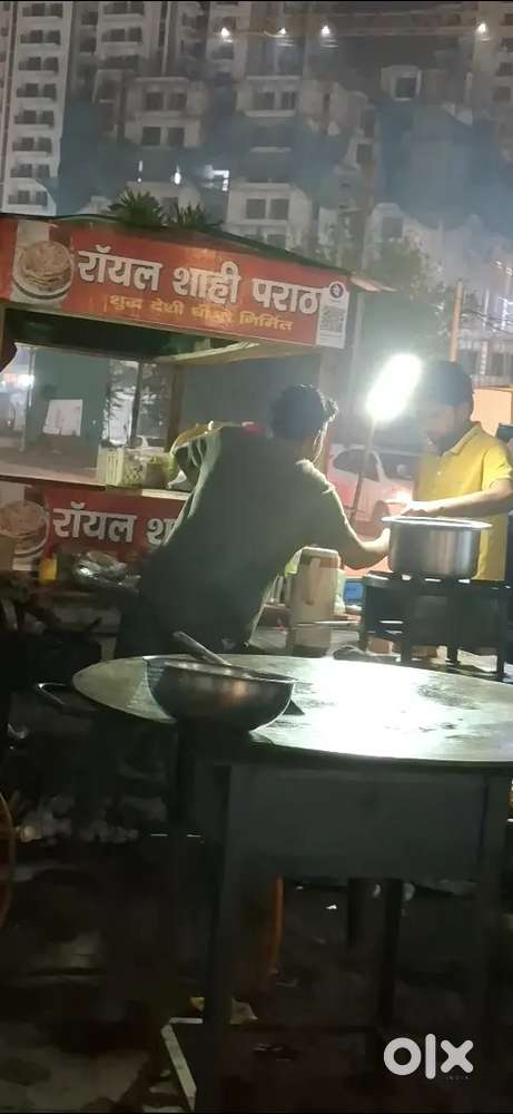 Urgent Mujhe ek chef cahiye jisko acche se Paratha bnana aata ho