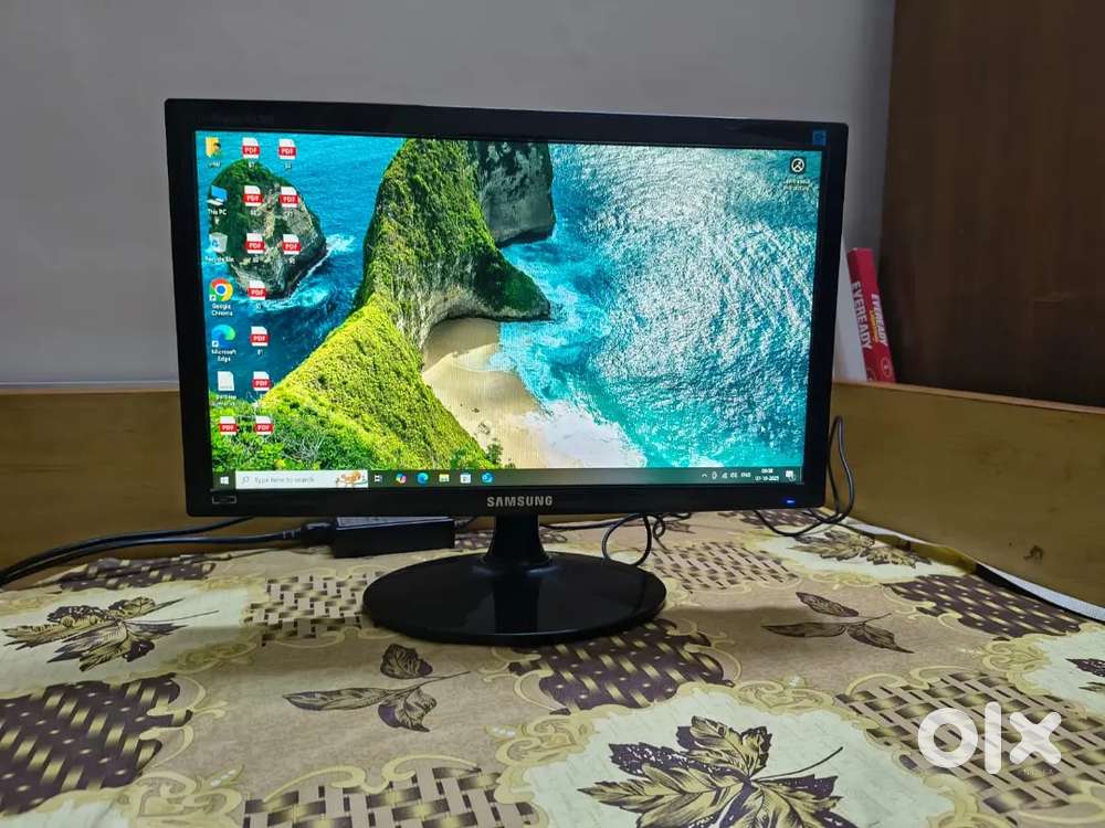 CUSTOM PC- ZEBRONICS MOTHERBOARD, CONSISTENT SSD256 GB,SAMSUNG MONITOR