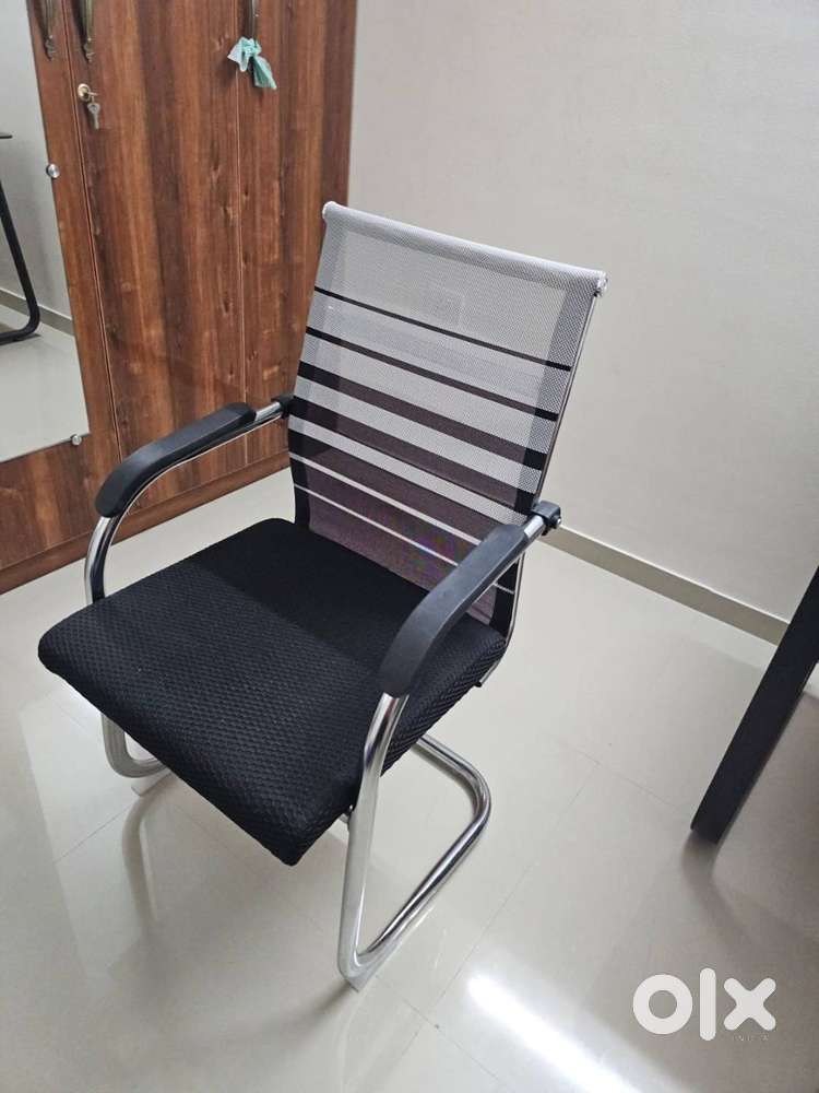 Almost New Computer Table & Comfortable Chair – Hardly 1 Month Old