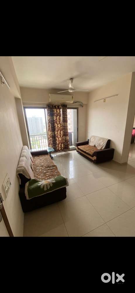 Female Flatmate Required