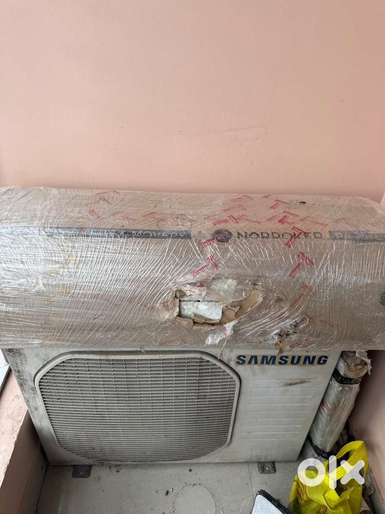 Samsung 1.5 Ton 3 star inverter AC 6 months used