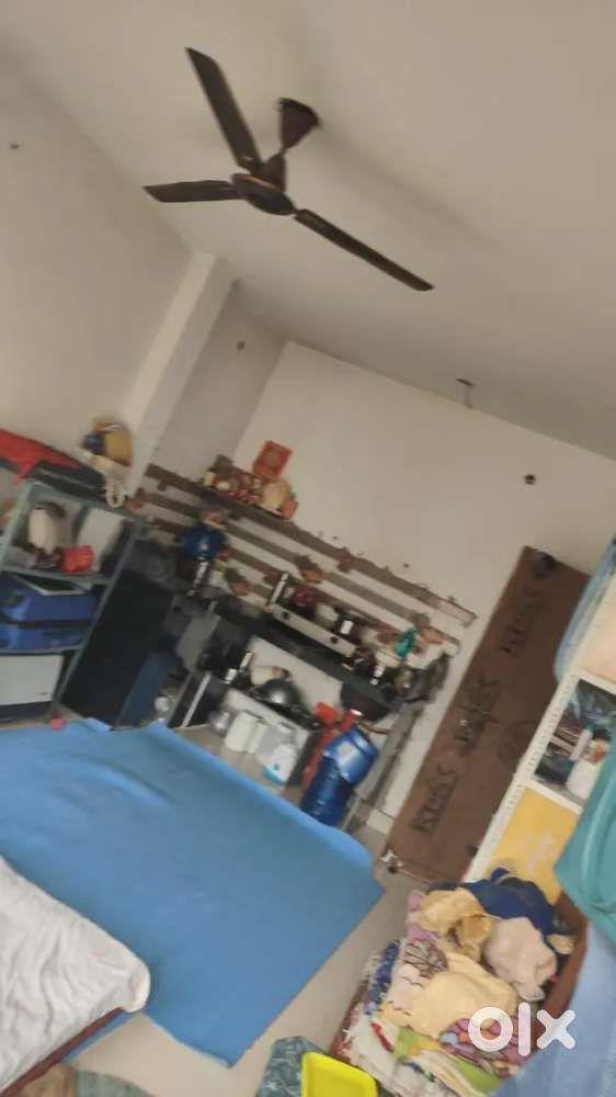 Independence floor, seperate lat bath,one balcony