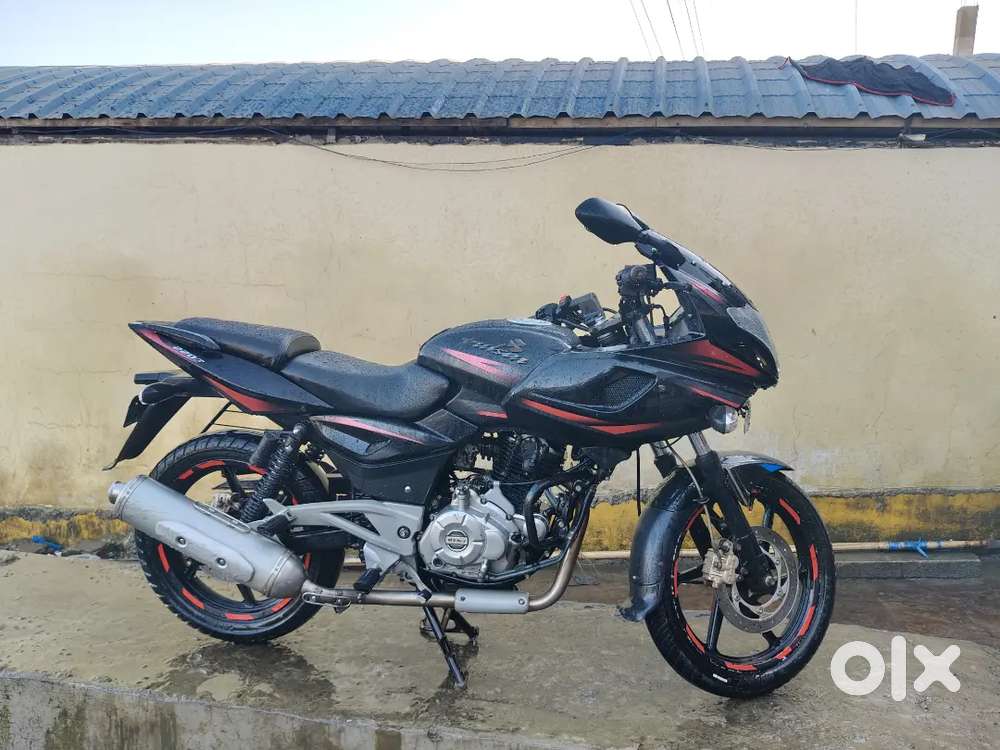 Bajaj Pulsar 220F