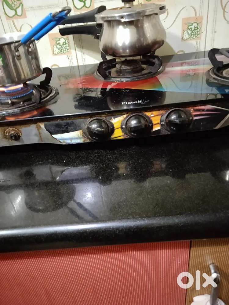 Three burner gas stove