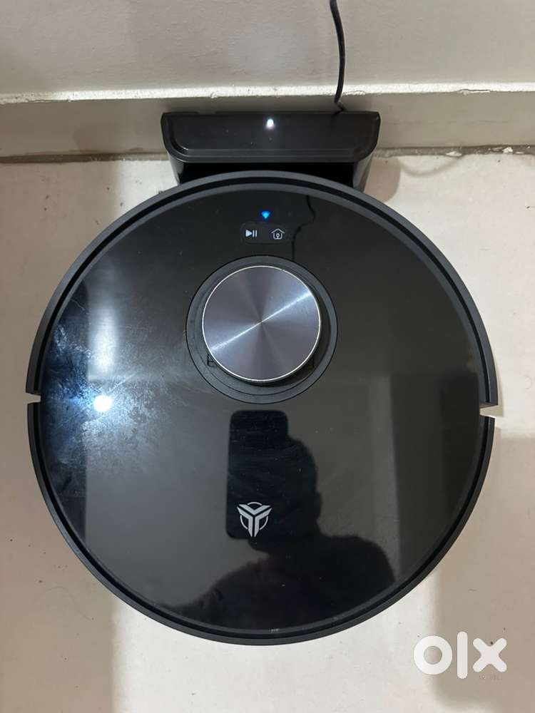 Robot vaccum cleaner wet and dry