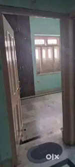 Only girls allowed 2bhk flate ek room khali h per person 3500 rent