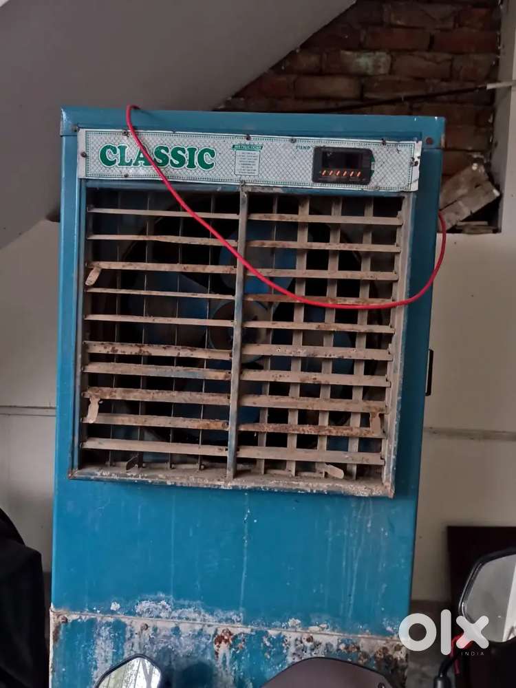 Cooler with remote and large water tank.