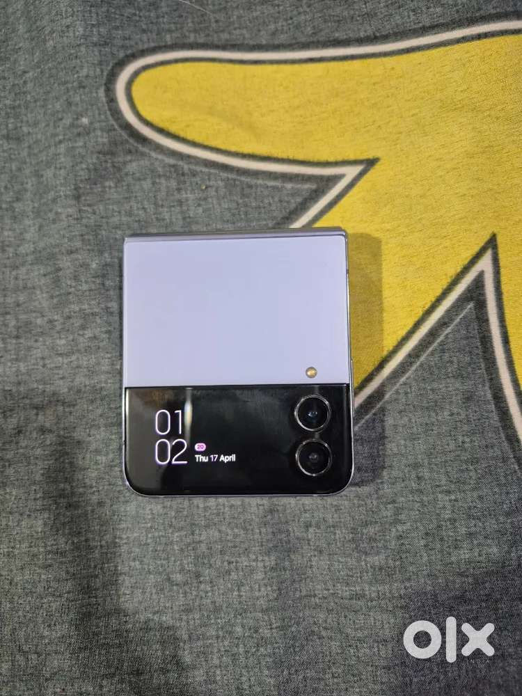 Z flip 4 in excellent condition