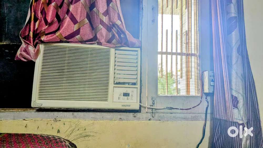 1ton voltas only 2 season use AC like a new condition