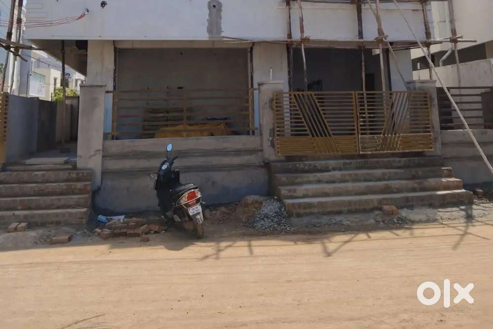 Newly constructed Shop - ample utility space