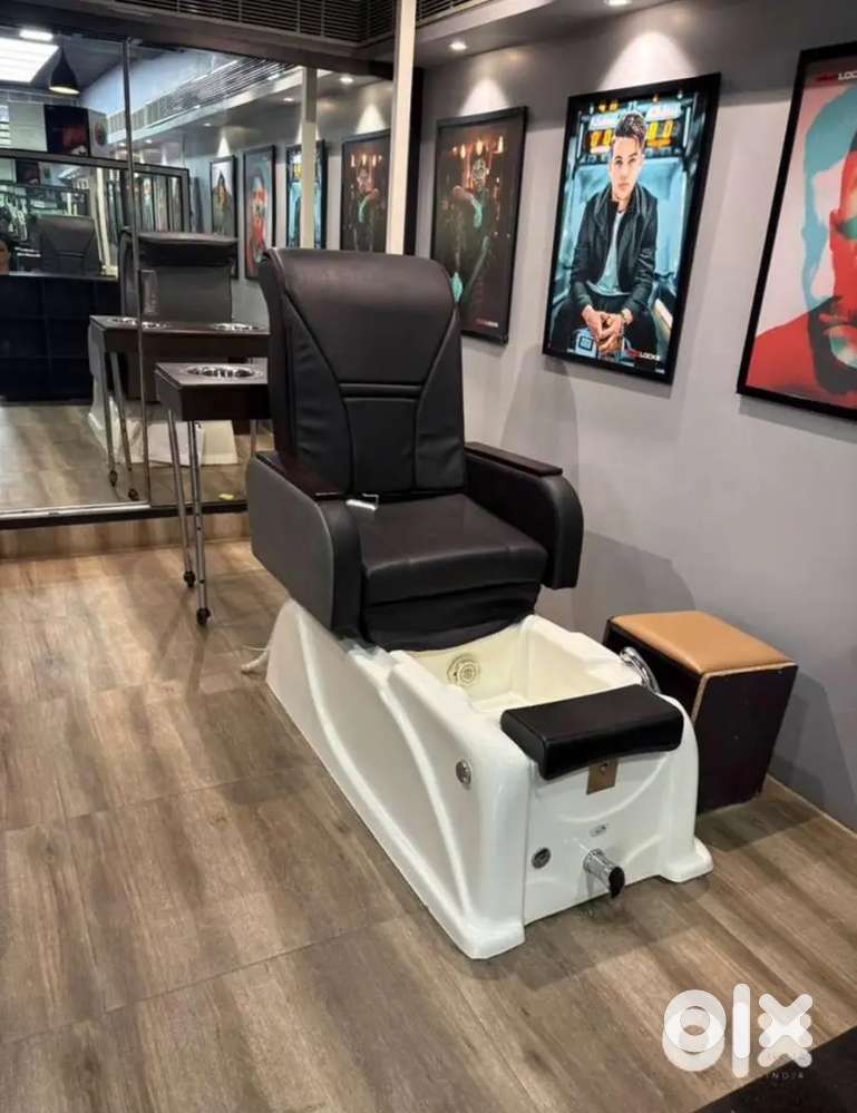 Salon Salon pedicure chair likely new  only 38,000/-