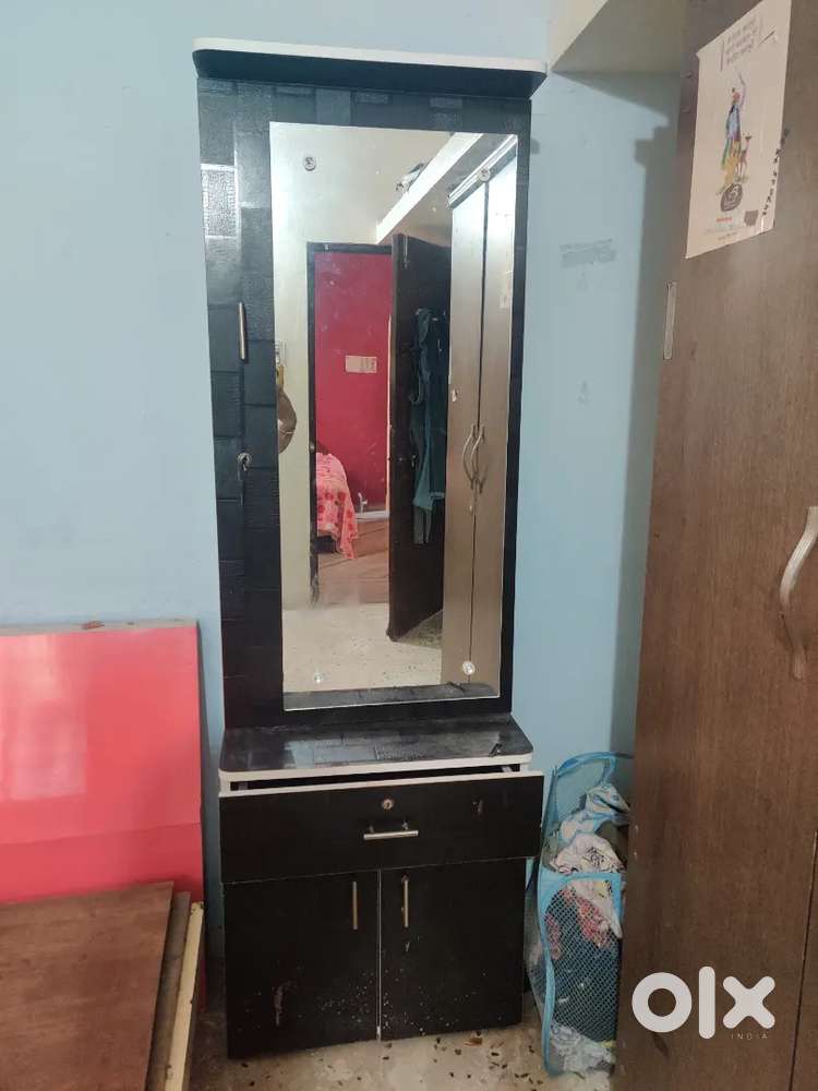 Dressing table with cupboard and minimum rangr