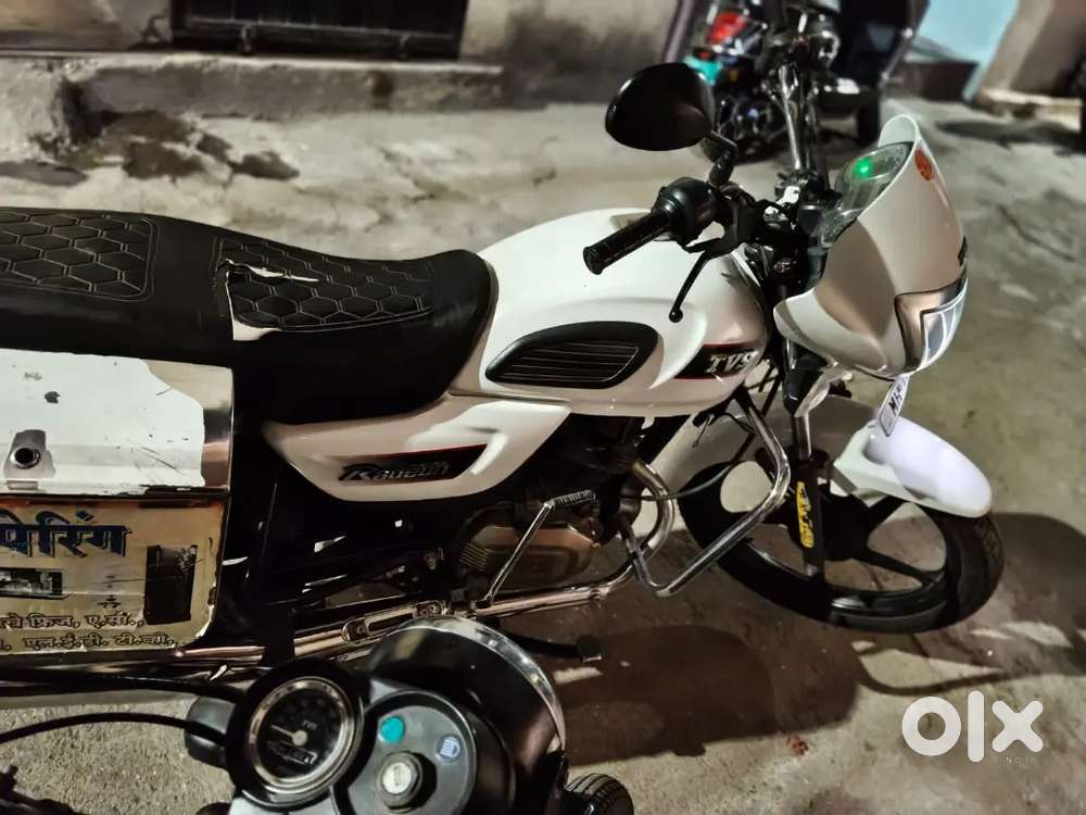 TVS Radeon white colour 2019 model 70 ka mileage deti hai