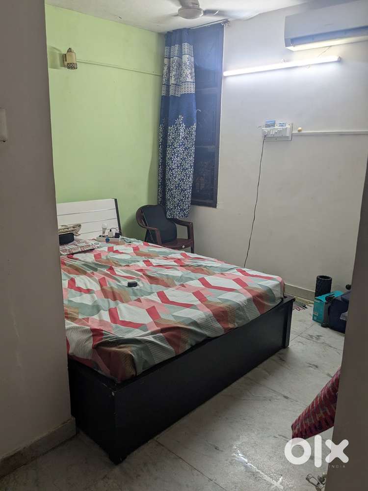 Ac bachelor room only for rent in saidapet