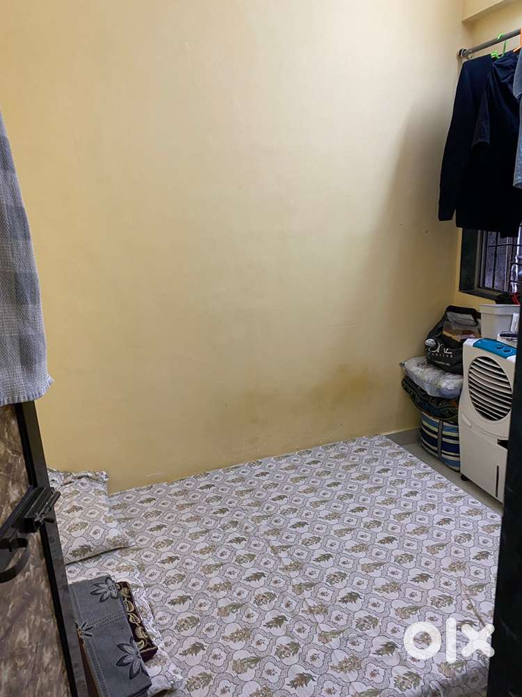 Looking for a PG in Versova village