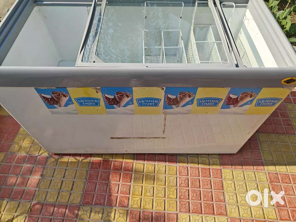 Western glass top deep freezer 450ltr