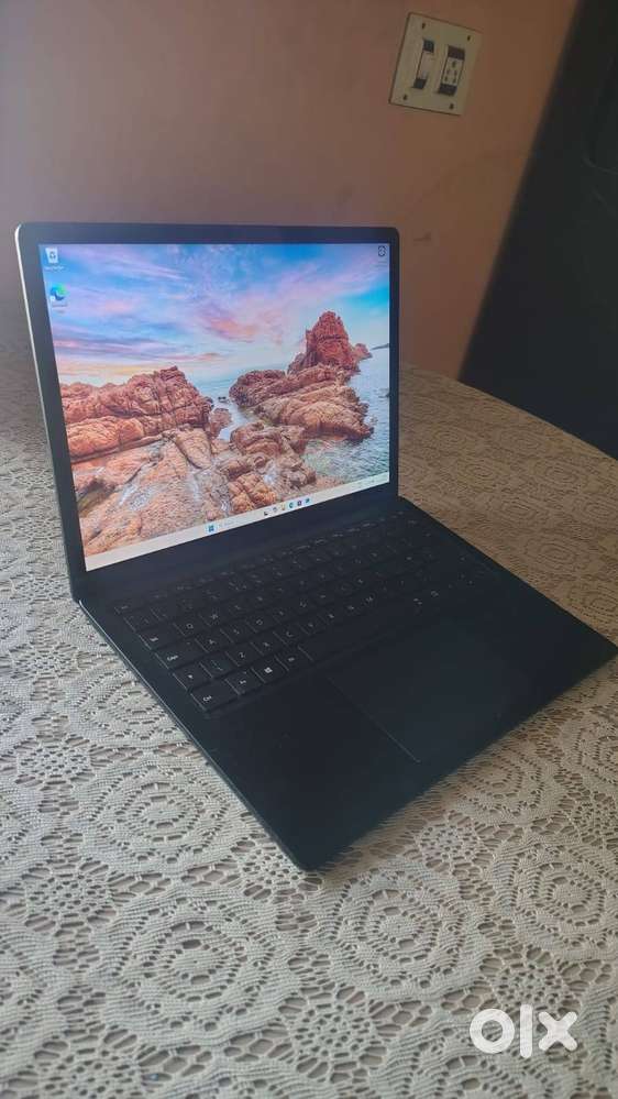 Microsoft Surface 4 with touchscreen, i7-11th gen, 16GB RAM, 512GB SSD