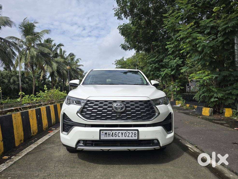 Toyota Innova Hycross 2.0 ZX Hybrid 7 STR, 2025, Petrol