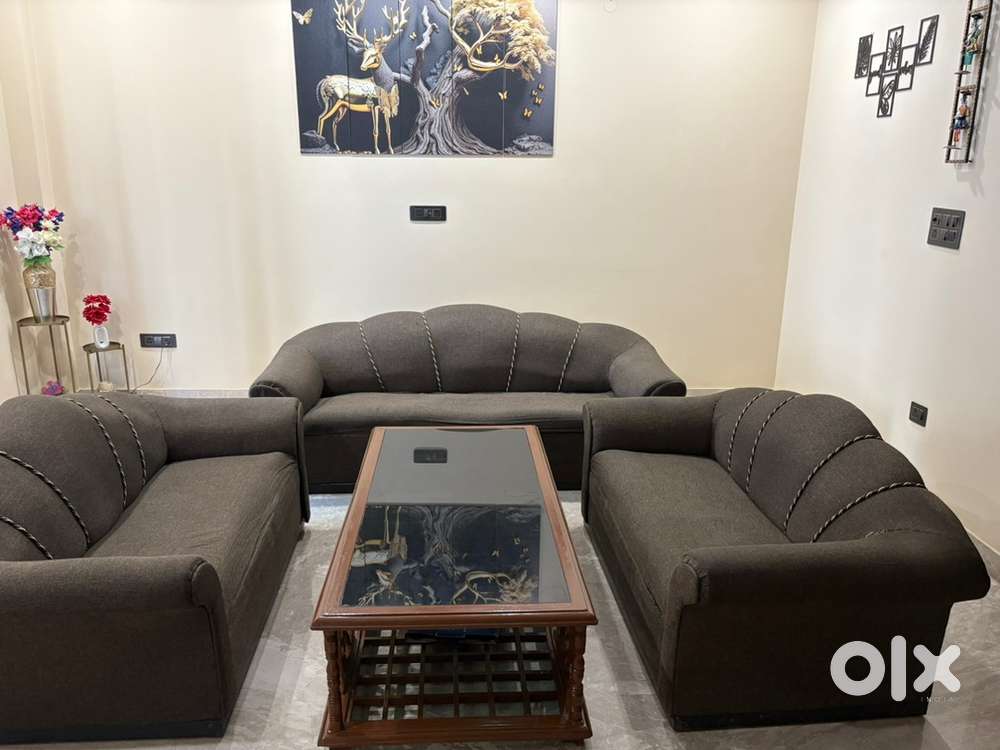 “3+2+2 Seater Sofa Set with Center Table – Excellent Condition