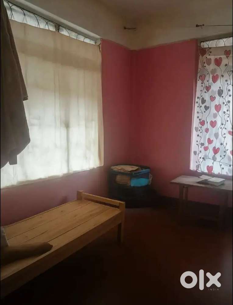 Boys’ PG & Hostel – 1 Min Walk from Hill Crest